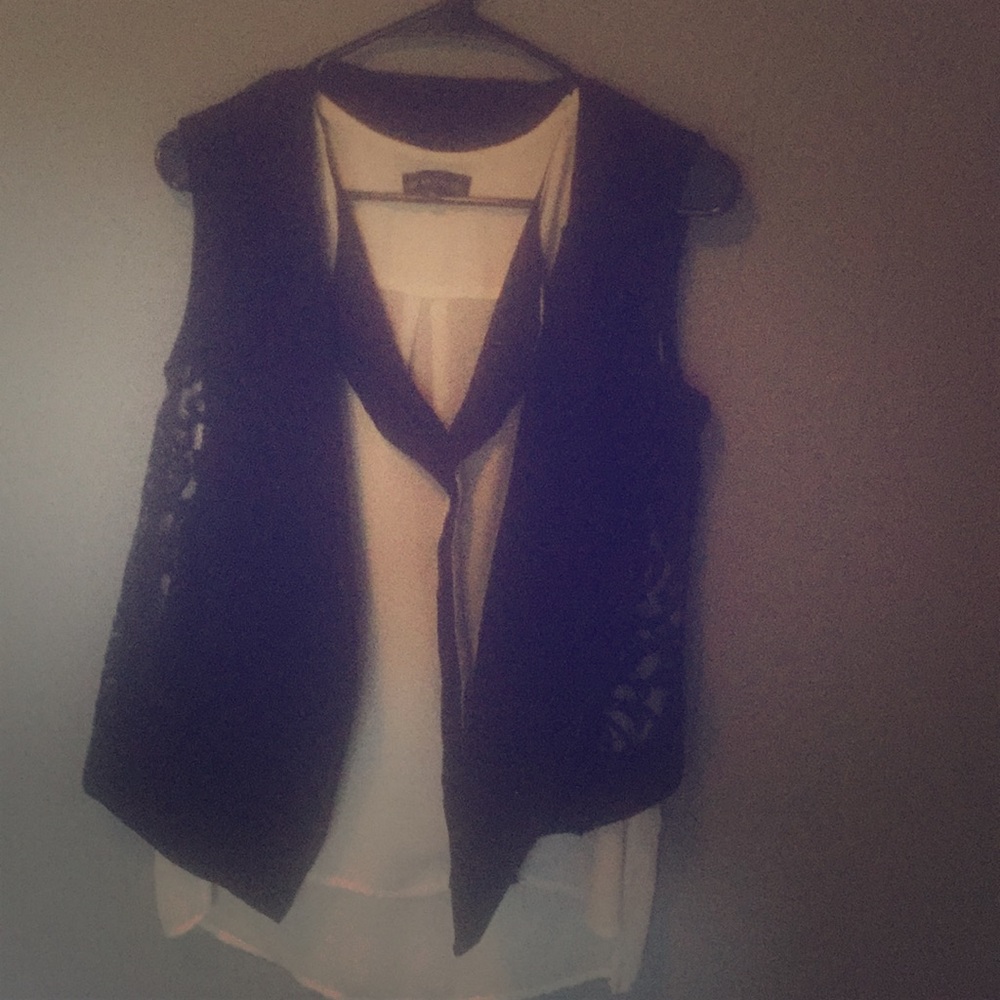 Mossimo black vest